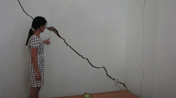 tường nhà bị nứt 