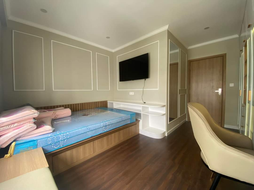 Chọn kiểu ốp lát sàn gỗ phù hợp với ngôi nhà của bạn là một quyết định quan trọng vì nó ảnh hưởng đến thẩm mỹ, chức năng sử dụng, và tính bền vững của công trình.